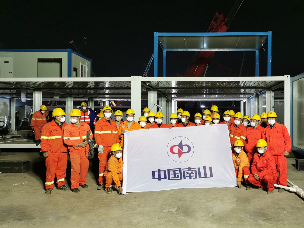 2020年初，奋战在武汉火神山医院的中国尊龙网站首页建设者.jpg